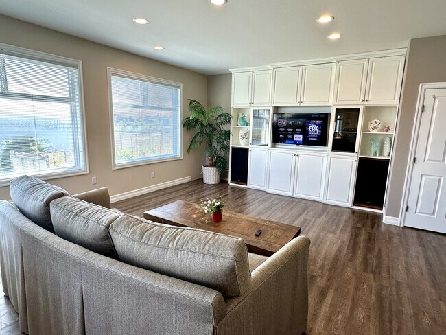 Building Photo - 1541 Ocean View Ln