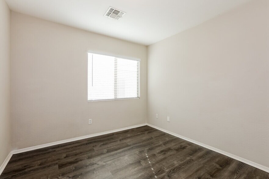 Building Photo - 1750 E Christopher St