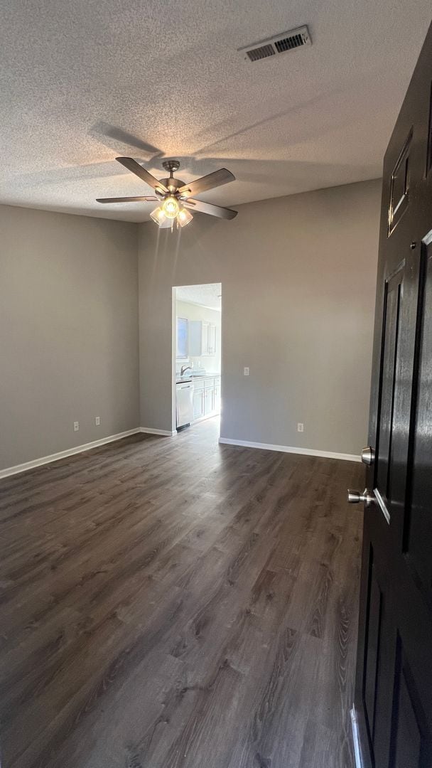 Building Photo - Sleek and Stylish 3 Bedroom, 2 full bath cottage home in Mid-town! Only $1750/mo.!!