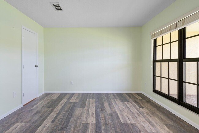 Building Photo - 10325 Hidden Springs Ct
