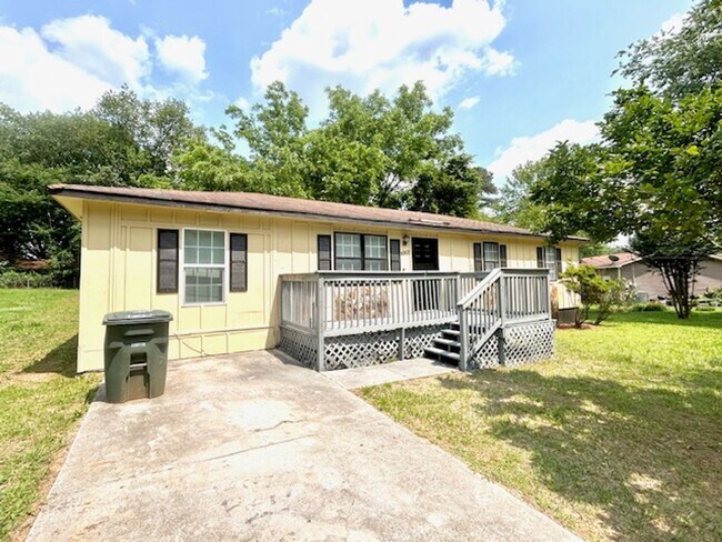 Building Photo - Spacious 4-Bedroom, 2-Bath Home Located in...