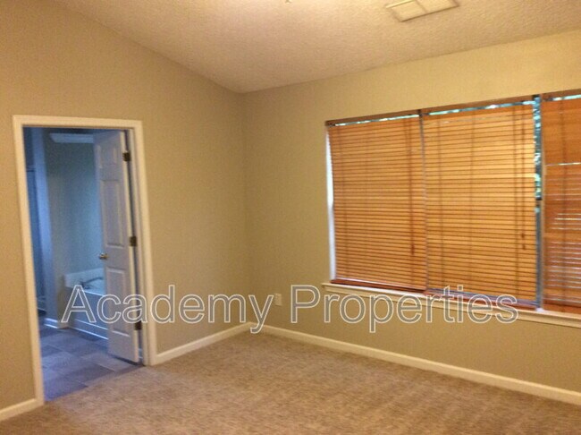 Building Photo - 1087 Glen Chase Dr