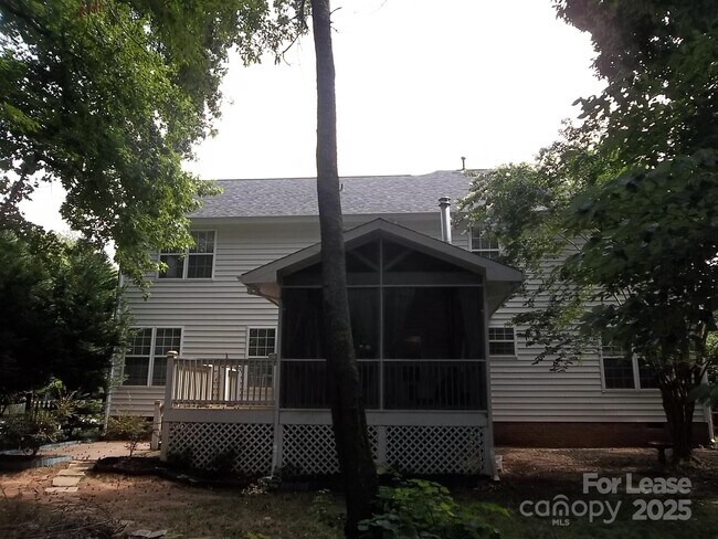 Building Photo - 604 Queenswater Ln