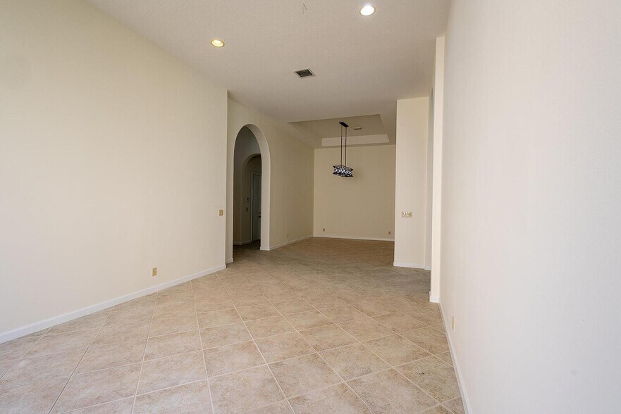 Building Photo - 6428 Garden Ct