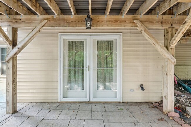 Building Photo - 2 BD/ 2BA  Apartment