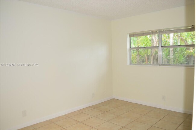 Building Photo - 274 SW 9th St