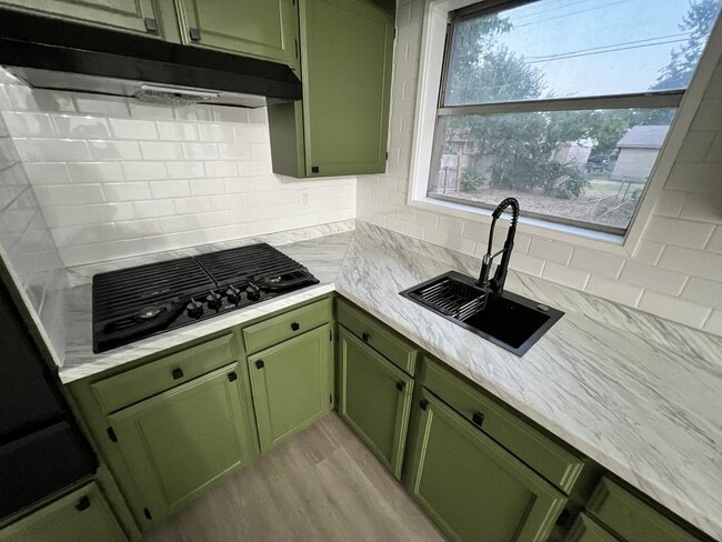 Building Photo - 1402 Missouri Ave