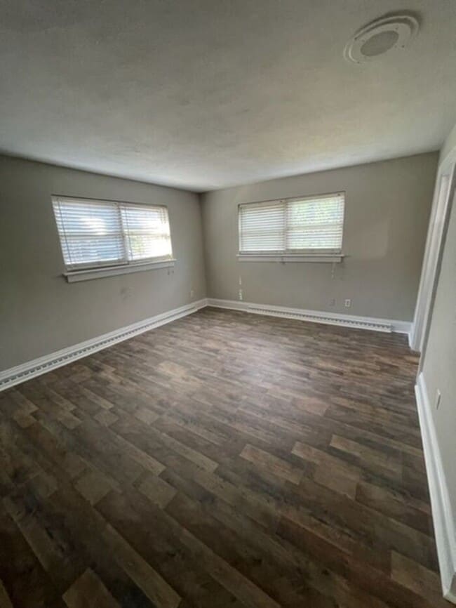 Building Photo - Spacious Corner-Lot Home Near Hwy 127 & Downtown Hickory