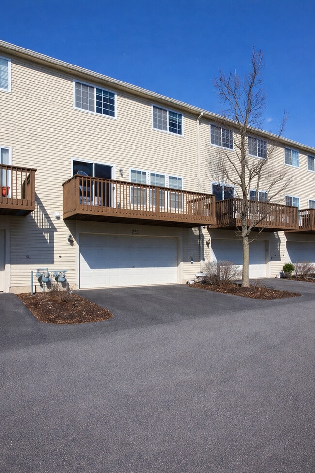 Building Photo - 212 Willow Blvd