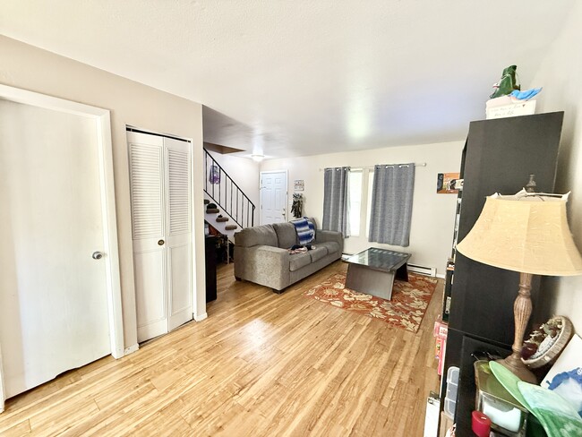 Building Photo - 3101 Azalea Dr