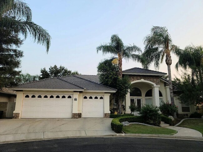 Building Photo - 4 bedroom in 7 Oaks