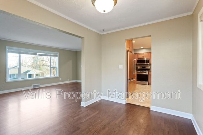 Building Photo - 1025 Terrace Dr NW