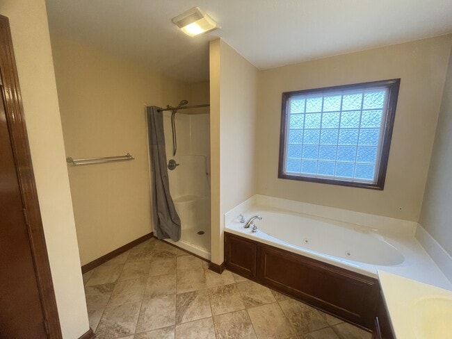 Building Photo - 1185 Eller Wood Dr