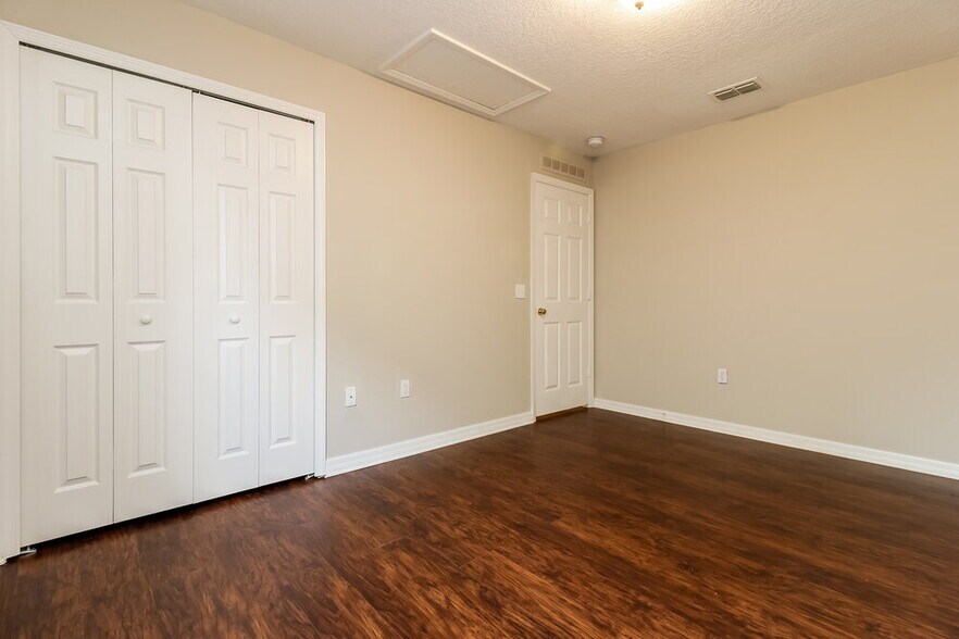Building Photo - 452 Hammerstone Ave
