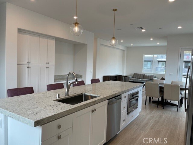 Building Photo - 1860 S Westside Dr