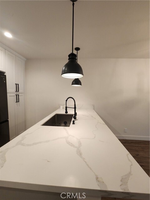 Building Photo - 120 S Francisca Ave