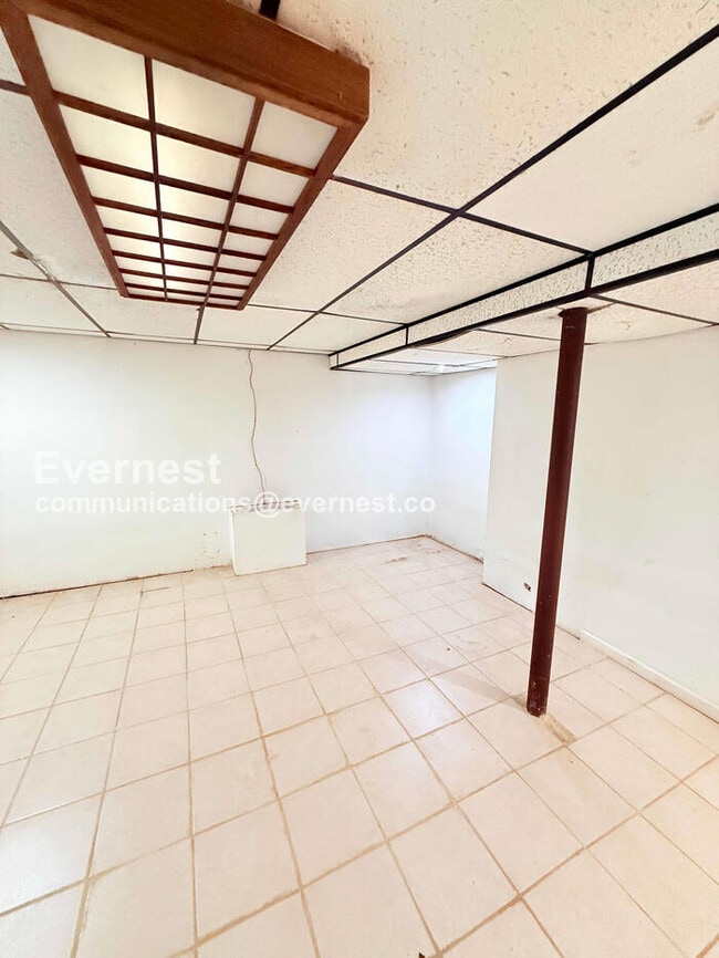 Building Photo - 25337 Ivanhoe Ave