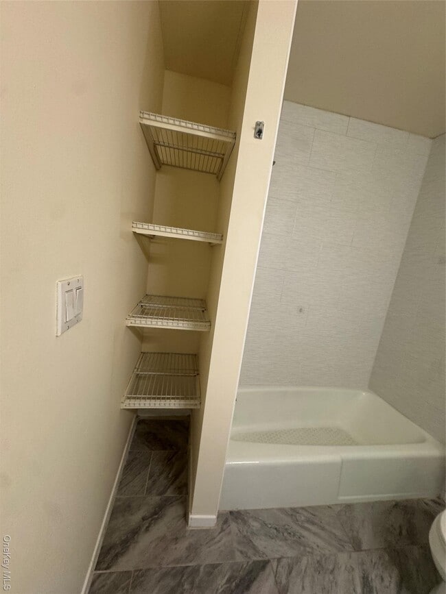 Building Photo - 284 Main St