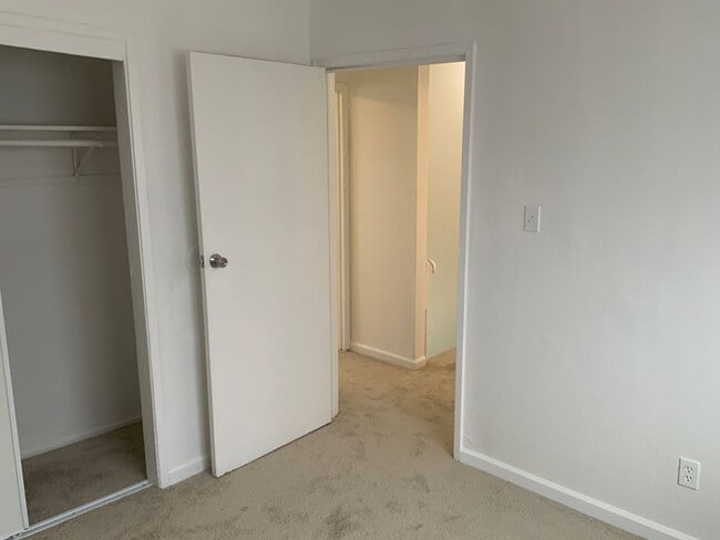 Building Photo - 418 C St