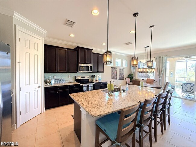 Building Photo - 3920 King Edwards St