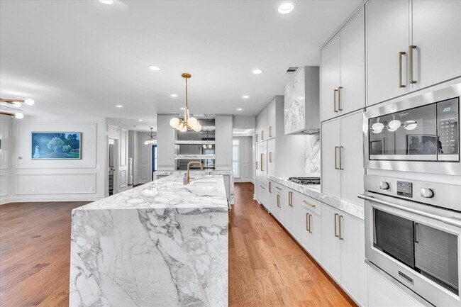 Building Photo - 158 Bluffside Cir