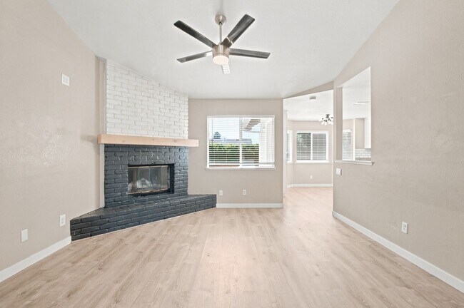 Building Photo - 8034 Fairlands Way