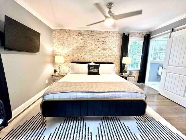 Building Photo - 215 Jayne Ellen Way