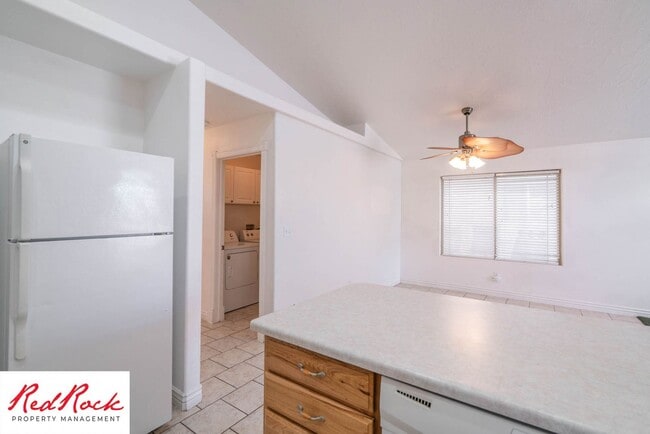 Building Photo - 2 Bedroom and 2 Bathroom Home near Quail C...
