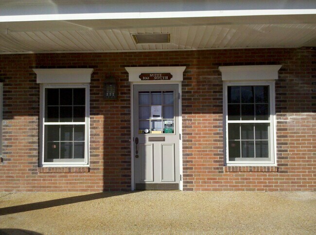 Building Photo - 300 W Broome St