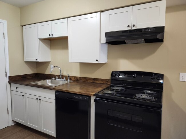 Building Photo - 827 Darryl Ln