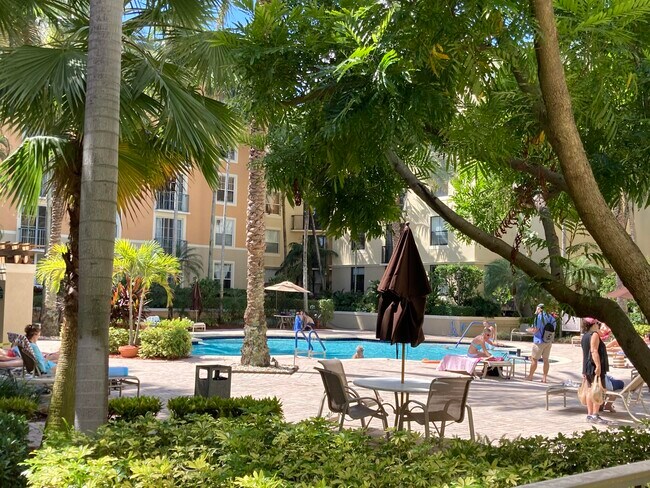 Building Photo - 630 S Sapodilla Ave