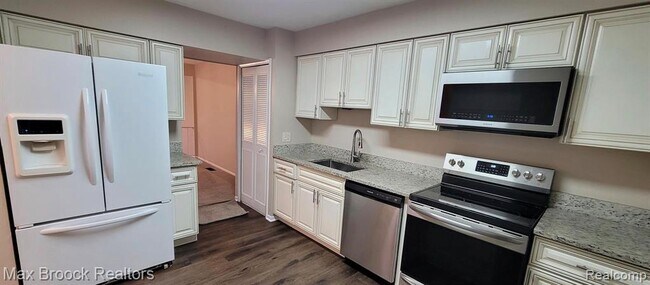 Building Photo - 7416 Azalea Ct