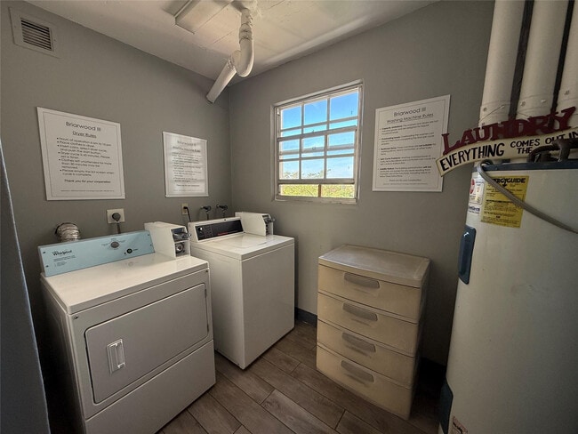 Building Photo - 3575 Brokenwoods Dr