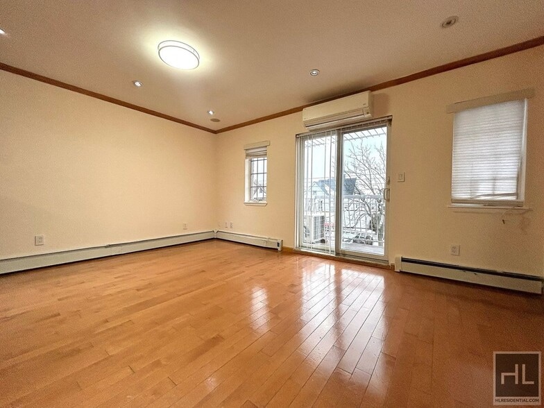 Building Photo - 70 STREET