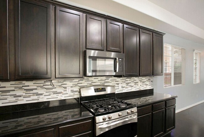 Building Photo - 3 Story Home With Large Loft IN Providence