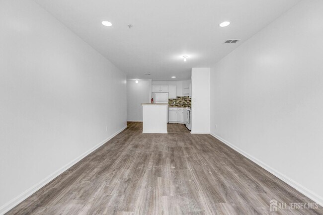 Building Photo - 21 Inverness Dr