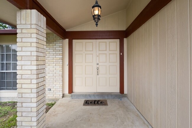 Building Photo - 3 Bedroom/2 Bath Camelot II Subdivision
