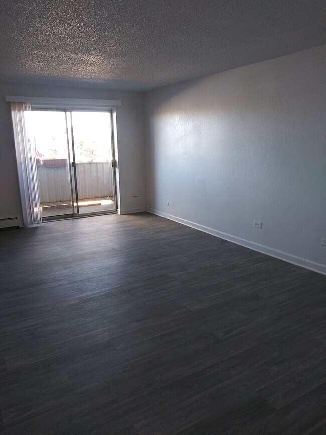 Building Photo - Your new home is waiting for you!