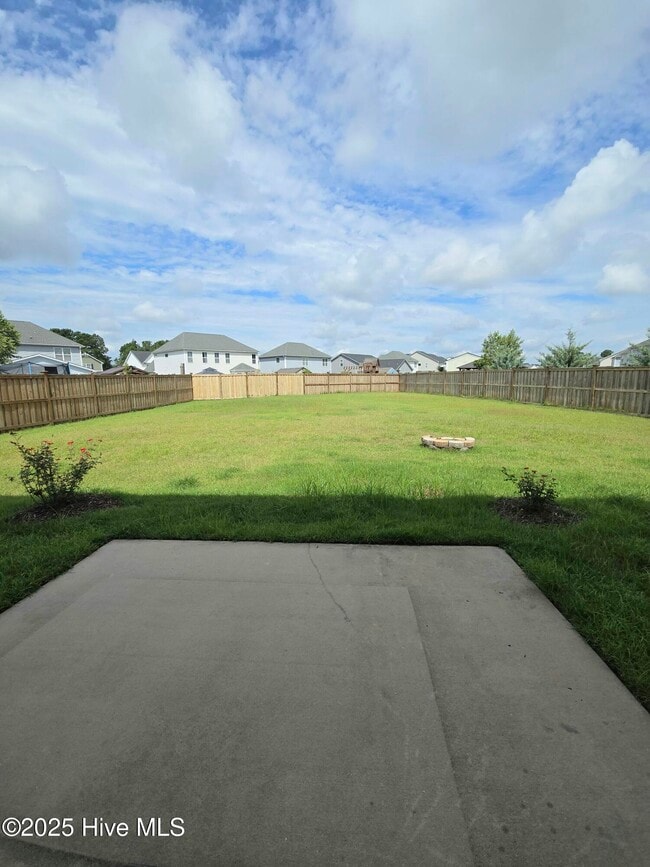 Building Photo - 743 Pine Cone Dr