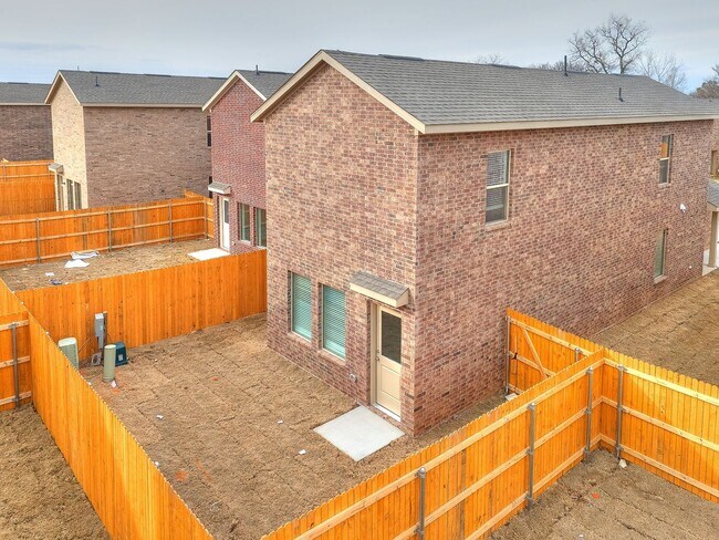 Building Photo - Brand New Home + Norman Schools + 3 bedrooms + All Applicances