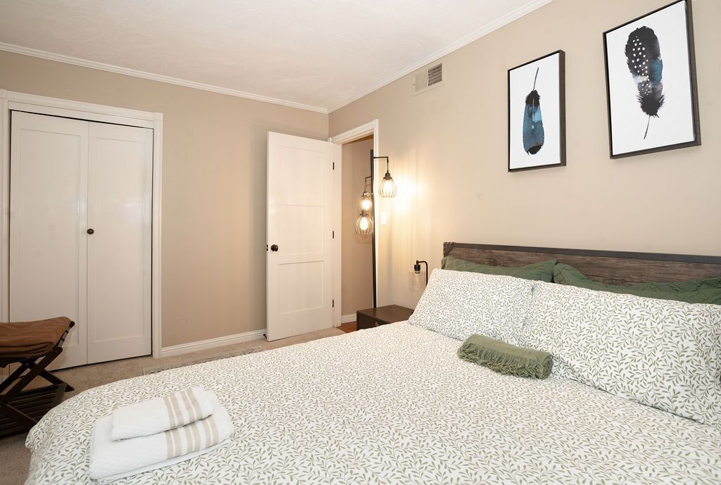 Building Photo - 24933 Faulhorn Dr