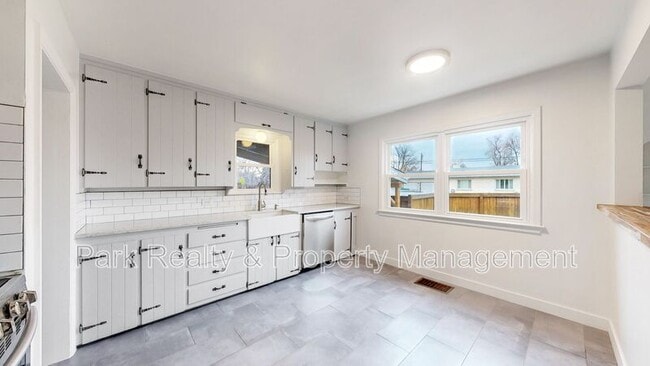 Building Photo - 3090 S Marion St