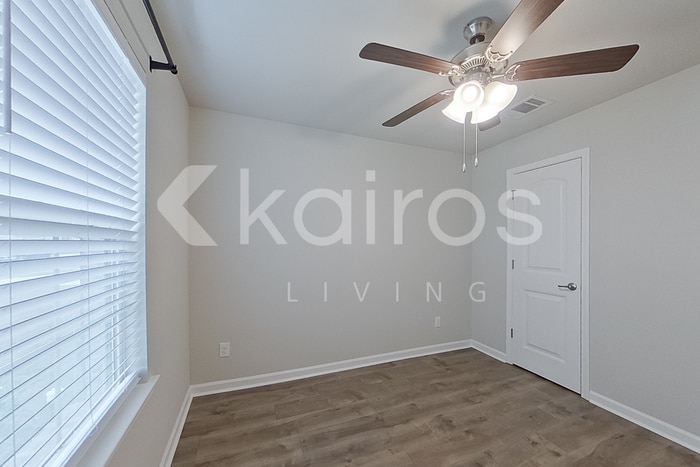 Building Photo - 129 SANTIAGO COURT