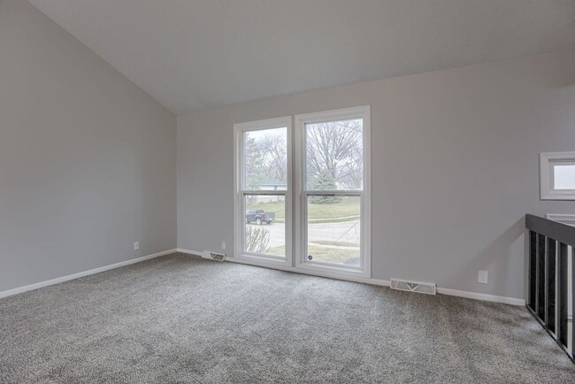 Building Photo - Great 4 Bedroom In Willow Wood!!