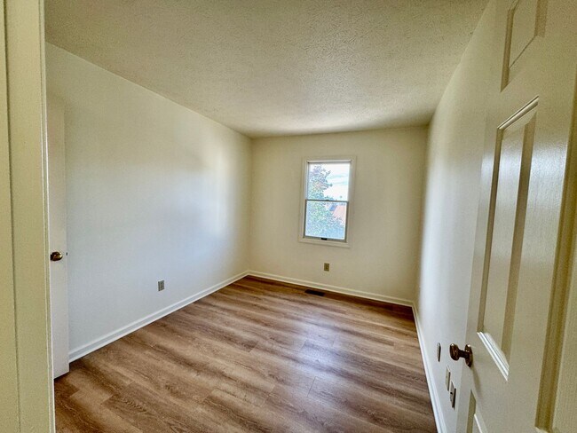 Building Photo - 3 bed/2.5 bath Townhouse near Med Center a...