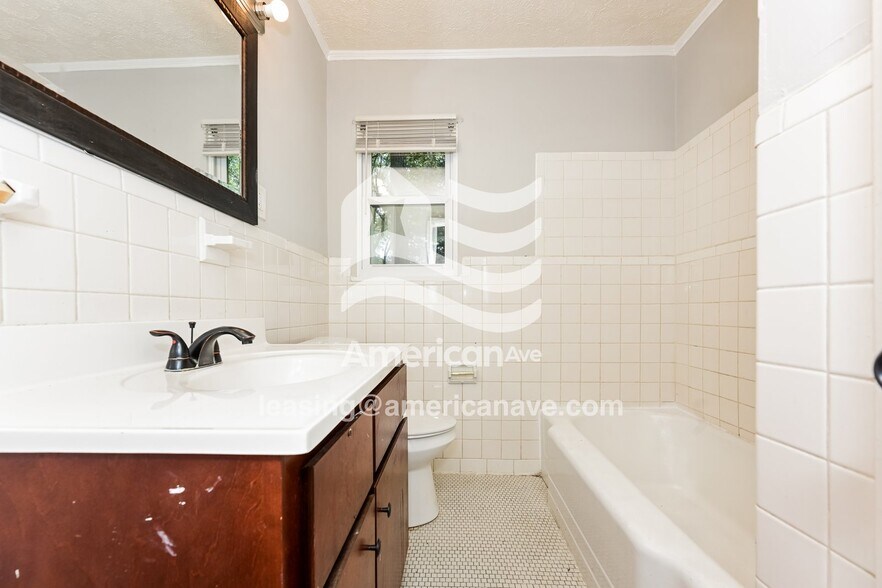 Building Photo - 208 Camellia Cir
