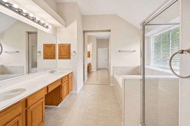 Building Photo - 19002 Timber Way Dr
