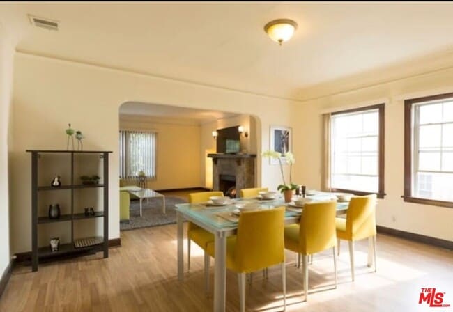 Building Photo - 611 Beachwood Dr