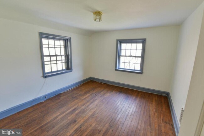 Building Photo - 1310 Creek Rd