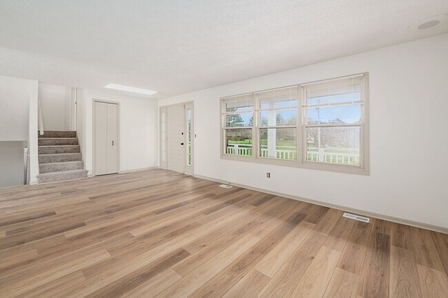 Building Photo - 7450 Richardson Rd